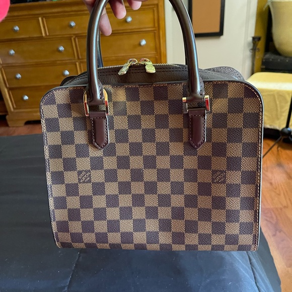 Authentic DE Louis Vuitton Triana Tote - Picture 2 of 15